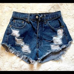 Levi’s cutoffs💲SOLD 💲